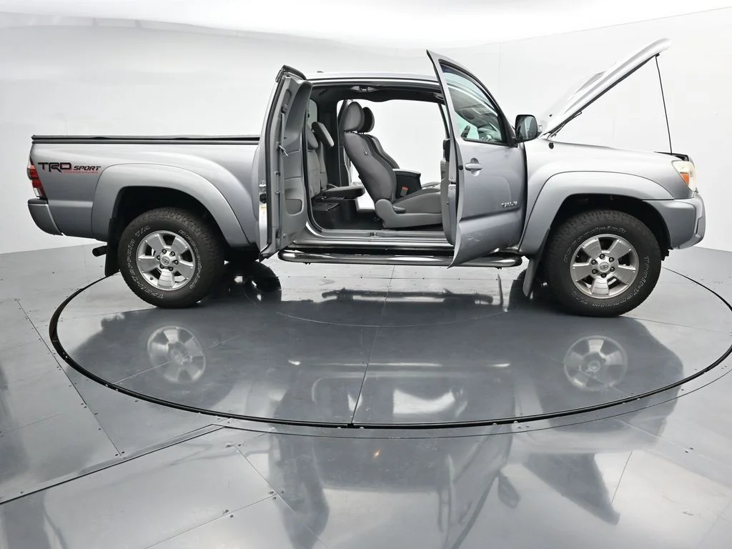Used 2015 Silver Toyota Base image 38