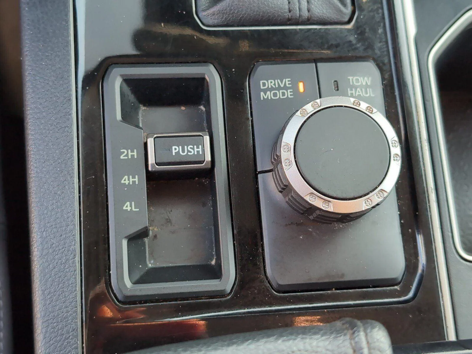 Used 2022 Midnight Black Metallic Toyota SR5 image 26