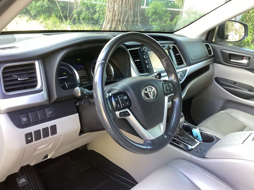 Used 2019 Blue Toyota XLE image 12