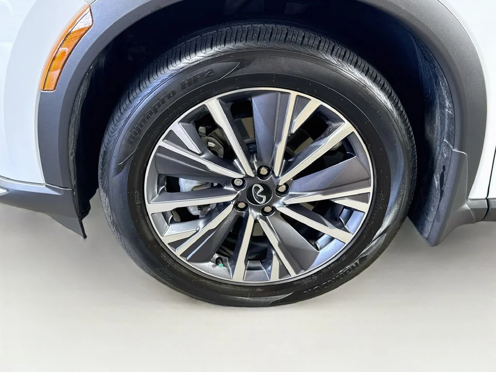 Certified Used 2027 White INFINITI LUXE image 45