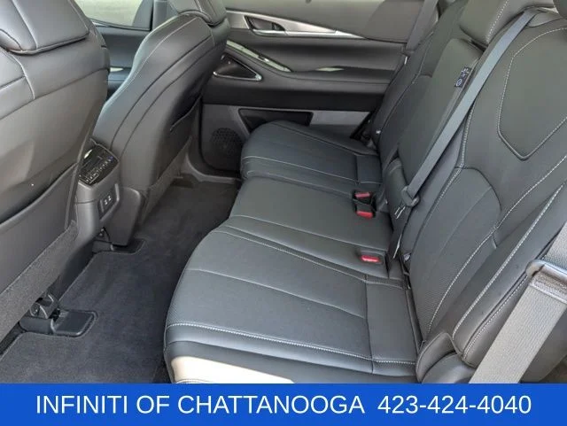 Certified Used 2026 Green INFINITI LUXE image 24