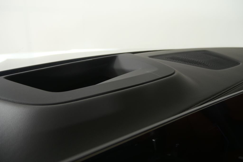 New 2026 Dravit Grey Metallic BMW xDrive50e image 18