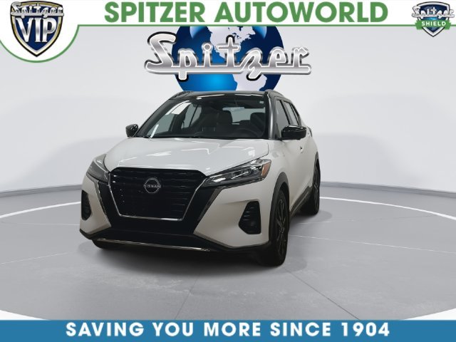 Used 2022 White Nissan SR image 3