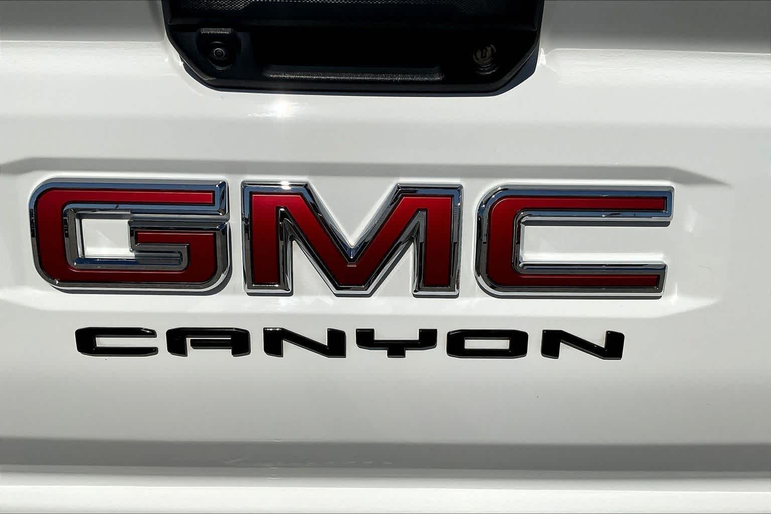 Used 2023 Summit White GMC AT4 image 31
