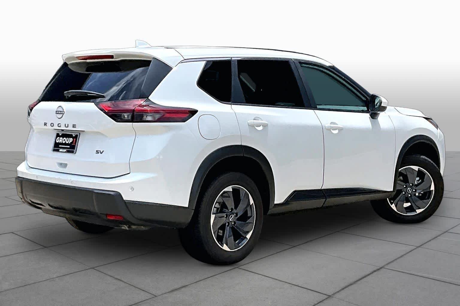 Used 2024 Everest White Pearl Nissan SV image 13