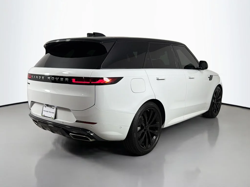 Used 2026 White Land Rover Dynamic SE image 5
