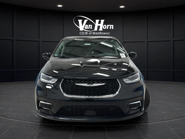 Used 2023 Brilliant Black Crystal Pearlcoat Chrysler Touring L image 2
