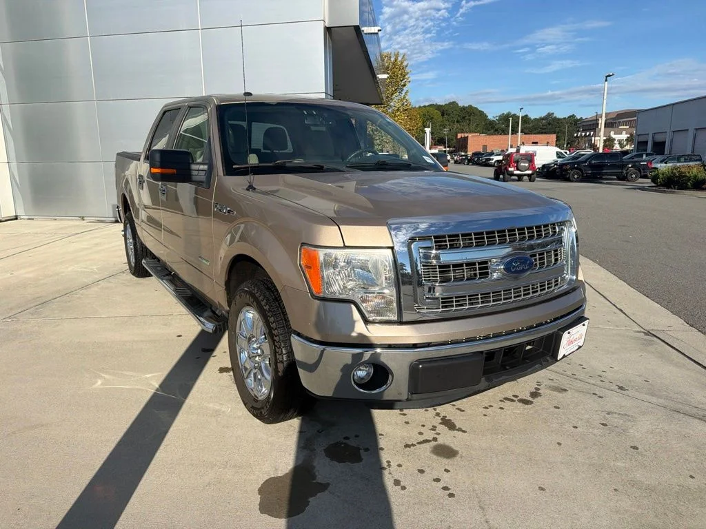 Used 2014  Ford XLT image 1