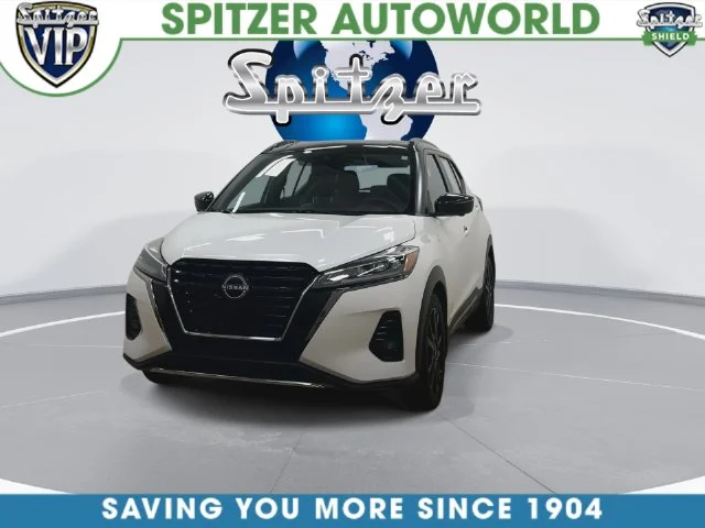Used 2022 White Nissan SR image 3