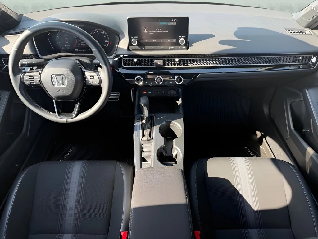 Used 2025  Honda Sport image 12