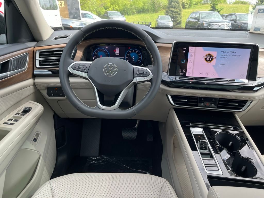 New 2026 Black Volkswagen 2.0T SE w/Technology image 18