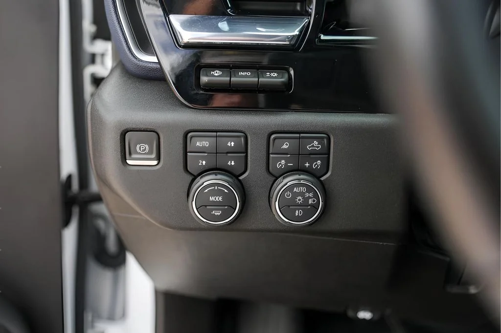 Used 2024 White Chevrolet High Country image 18