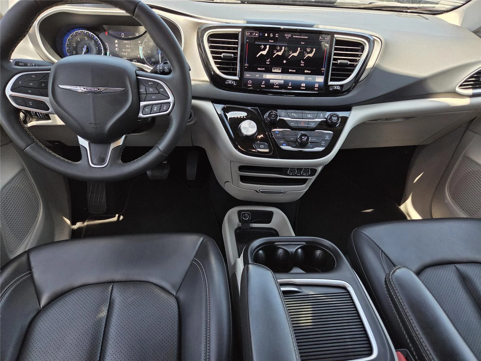 Used 2023 Brilliant Black Crystal Pearlcoat Chrysler Touring L image 9