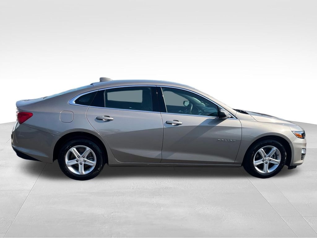 Used 2025 Gray Chevrolet LT image 6