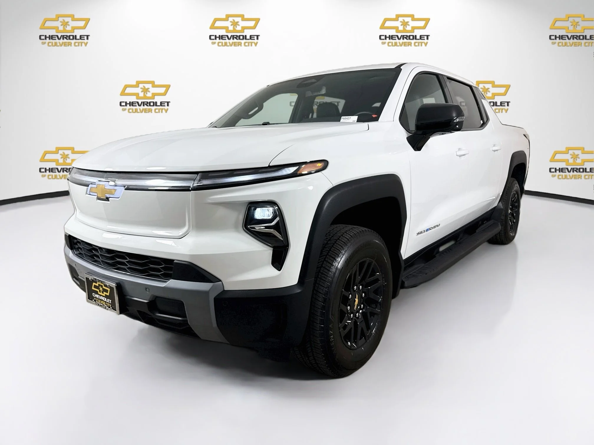 Used 2025 Summit White Chevrolet LT - Extended Range image 3