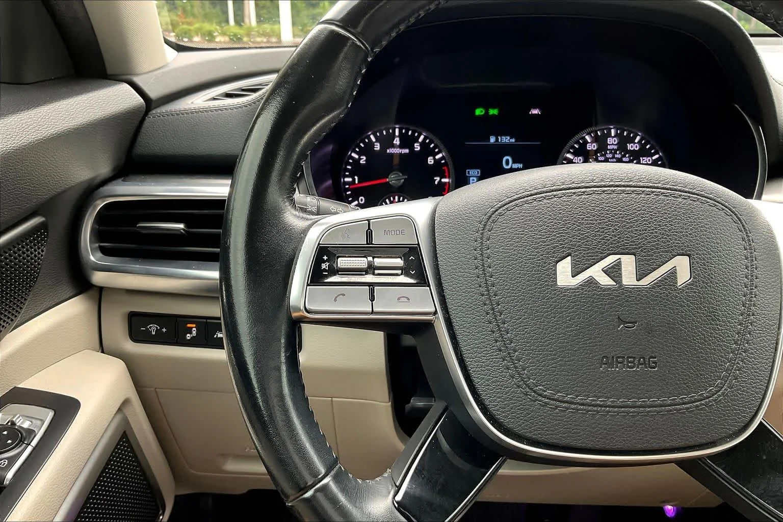 Used 2022 Glacial White Pearl Kia S image 24