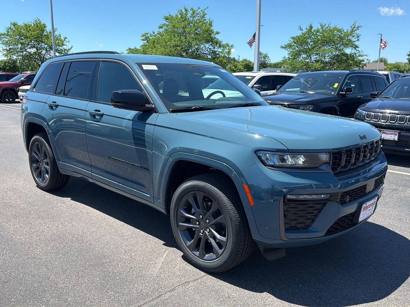New 2026 Steel Blue Exterior Paint Jeep Limited Reserve image 2