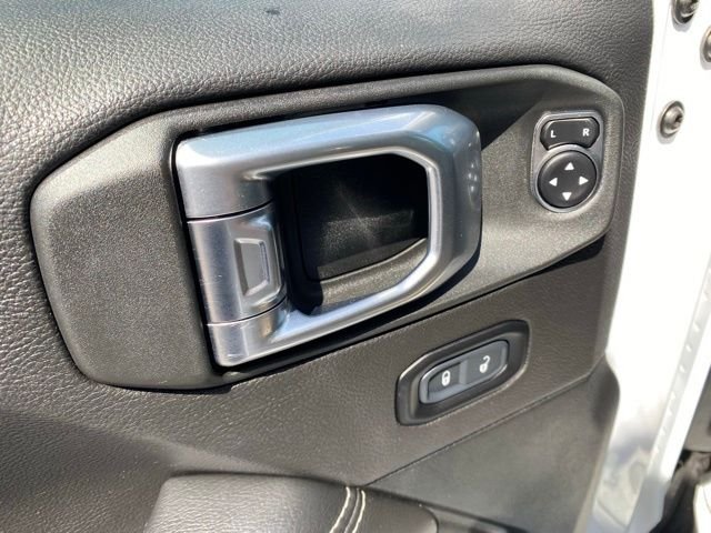 Used 2023 White Jeep Sahara image 26