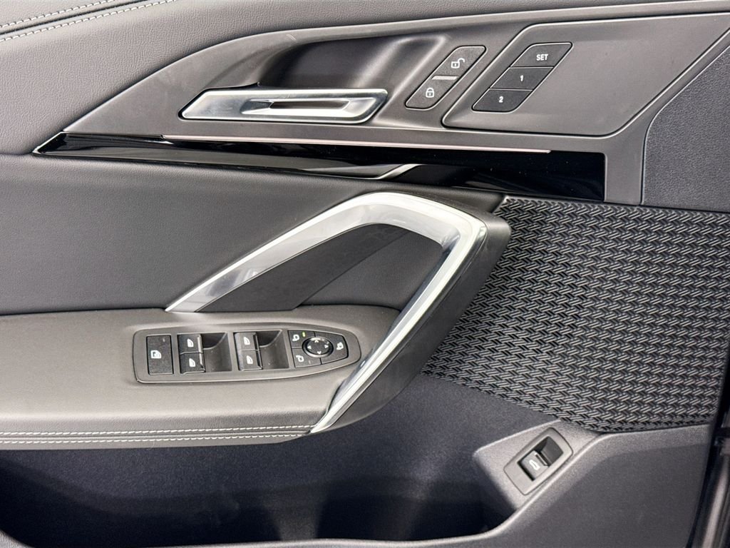 New 2026 Black Sapphire Metallic BMW xDrive28i image 22