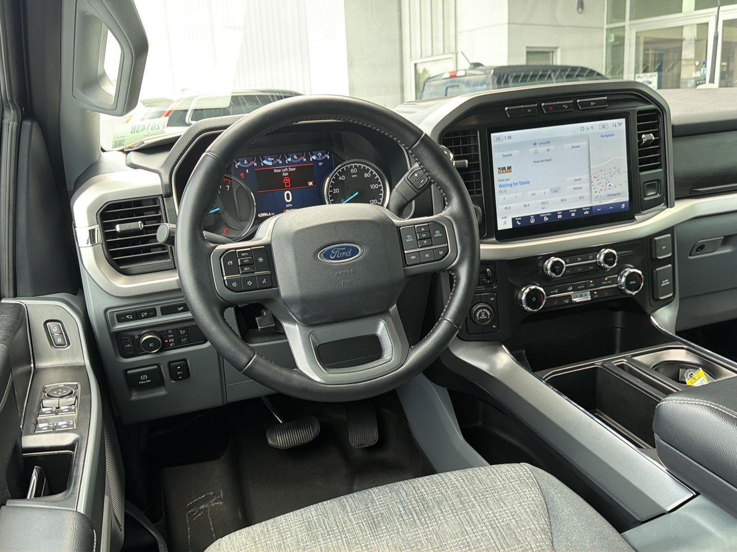 Used 2022 Antimatter Blue Ford XLT image 18