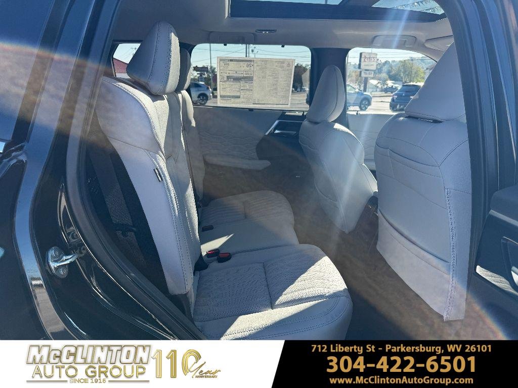 2025 Mitsubishi Outlander SEL - Photo 13