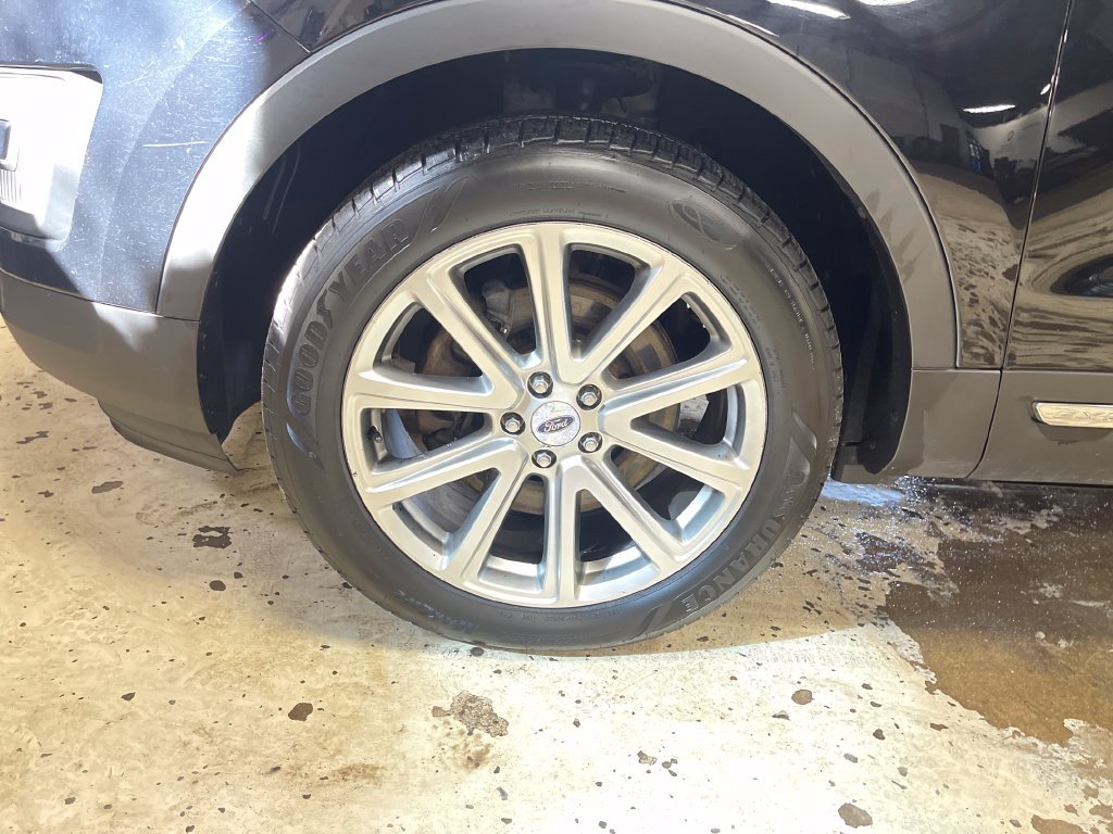 Used 2016 Black Ford Limited image 11