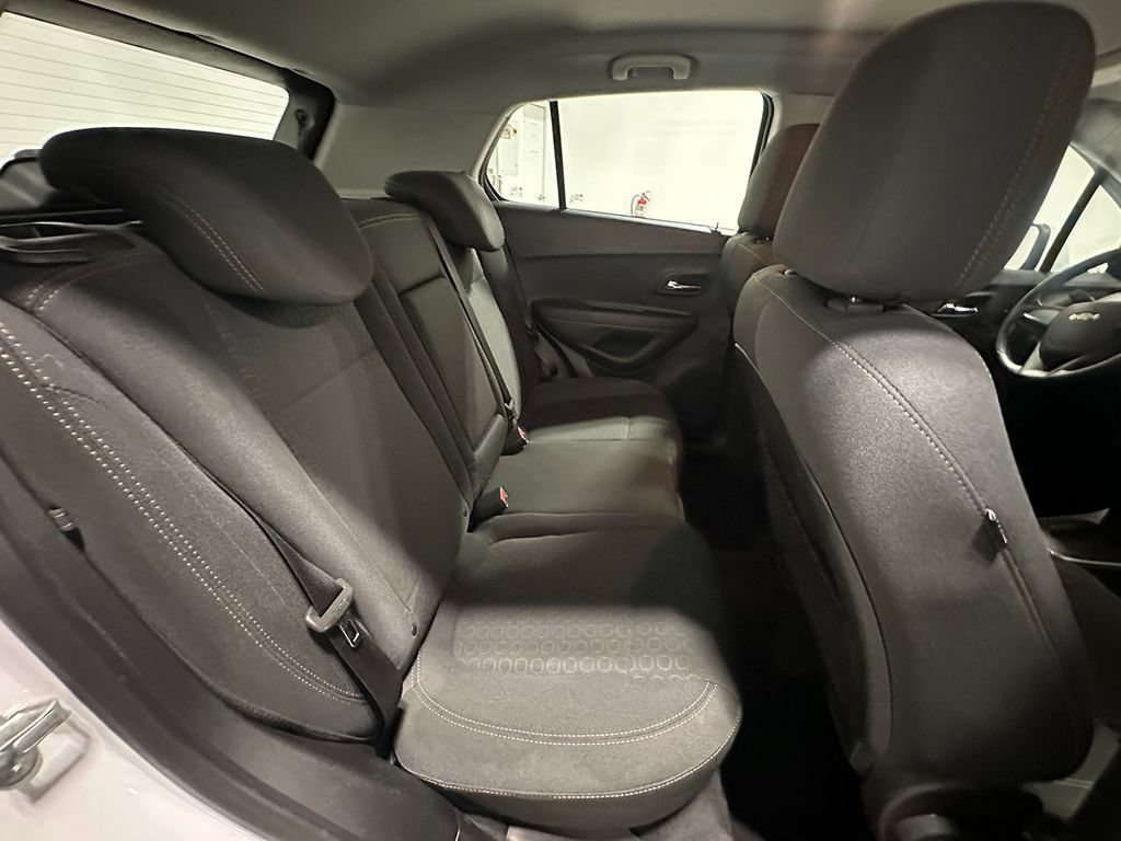 Used 2019 SUMMIT WHITE Chevrolet LS image 21