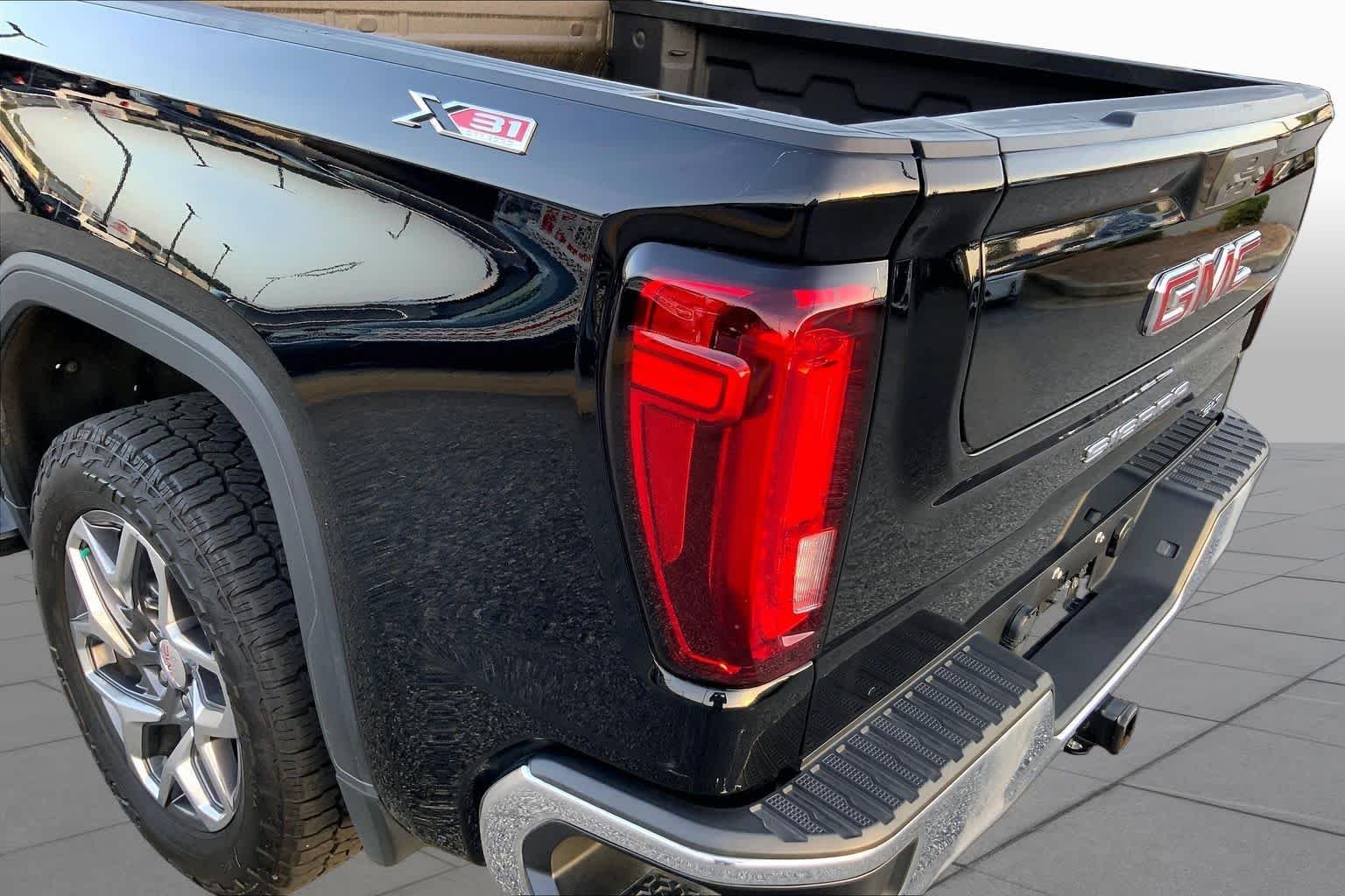 Used 2023 Onyx Black GMC SLT image 27