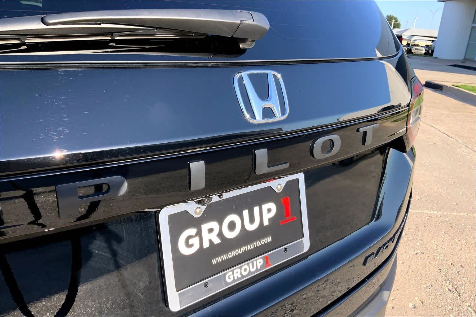 Used 2025 Crystal Black Pearl Honda Black Edition image 31