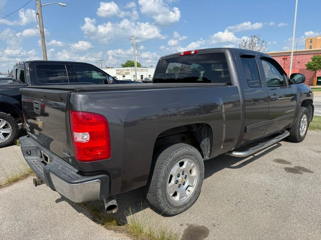 Used 2010 Beige Chevrolet LT image 9