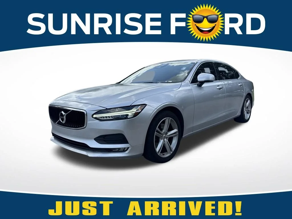 Used 2018 Silver Volvo T5 Momentum image 1