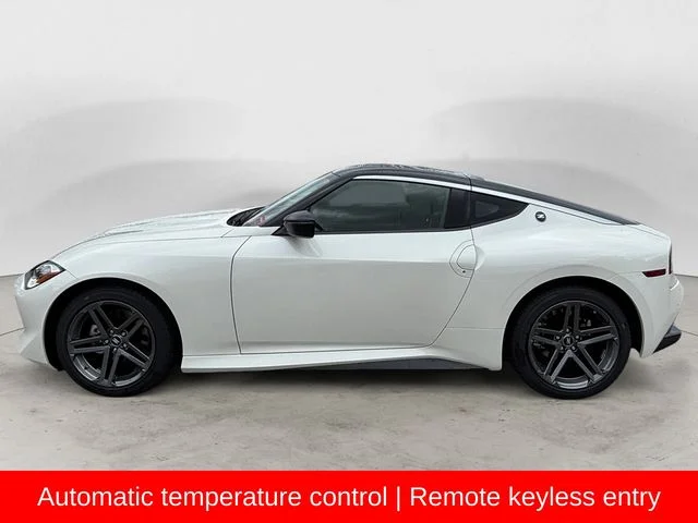 New 2027 White Nissan Sport image 2