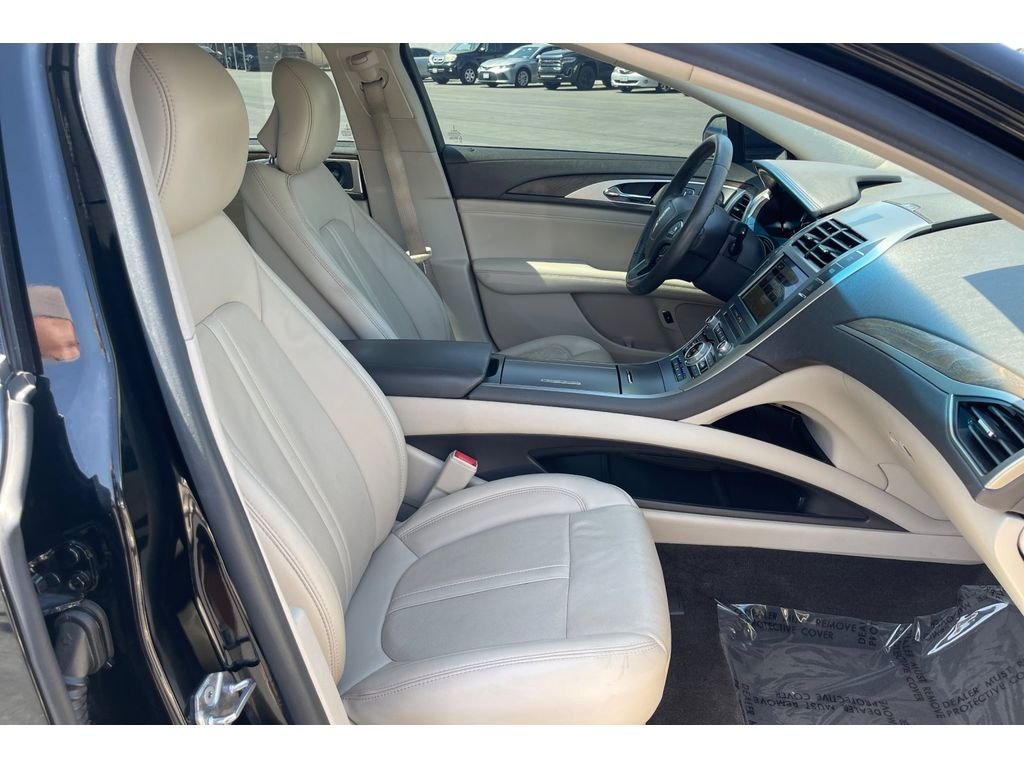 Used 2018 Black Velvet Lincoln Hybrid Reserve image 19