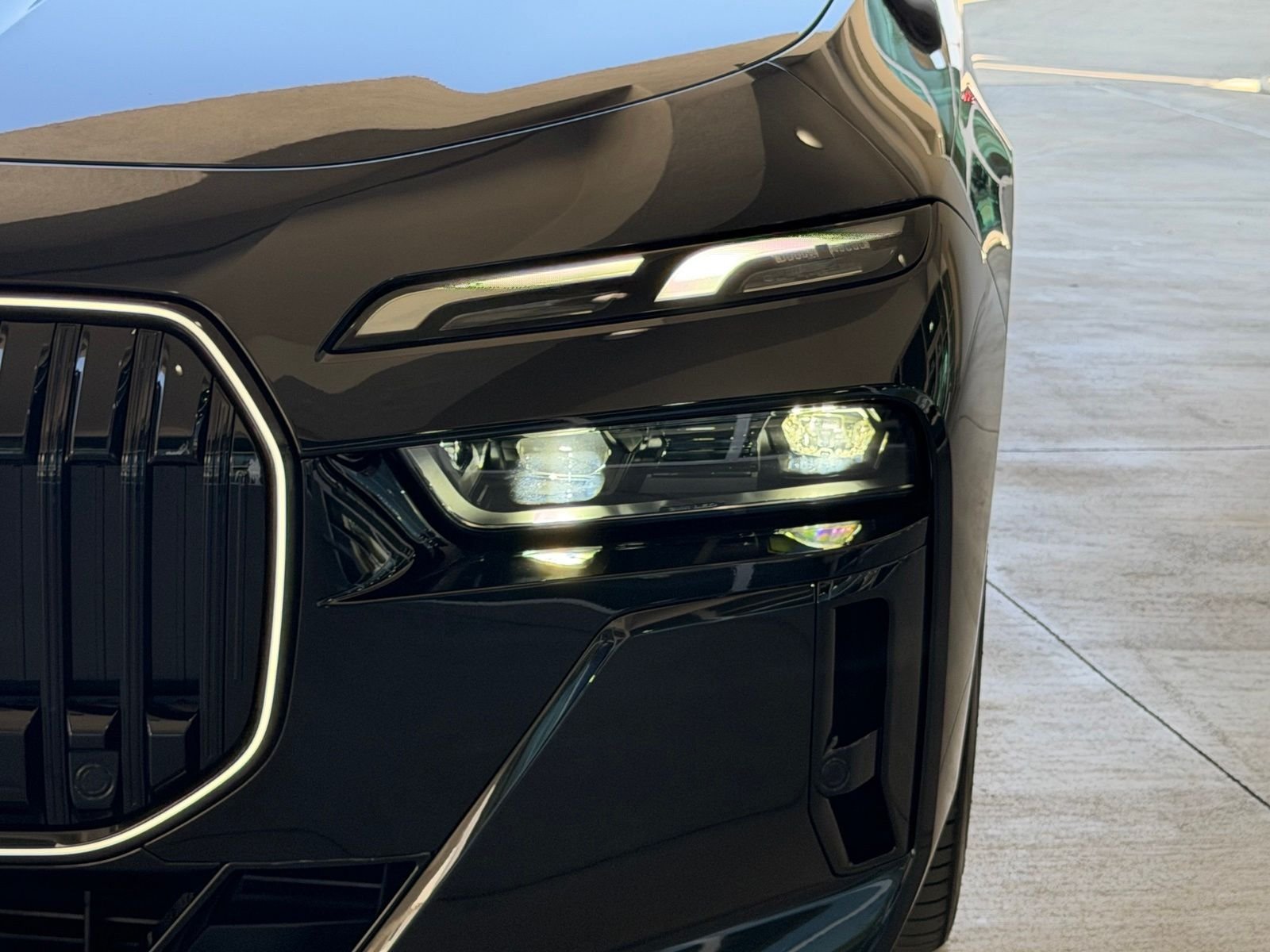 Used 2025 Black BMW 740i xDrive image 13
