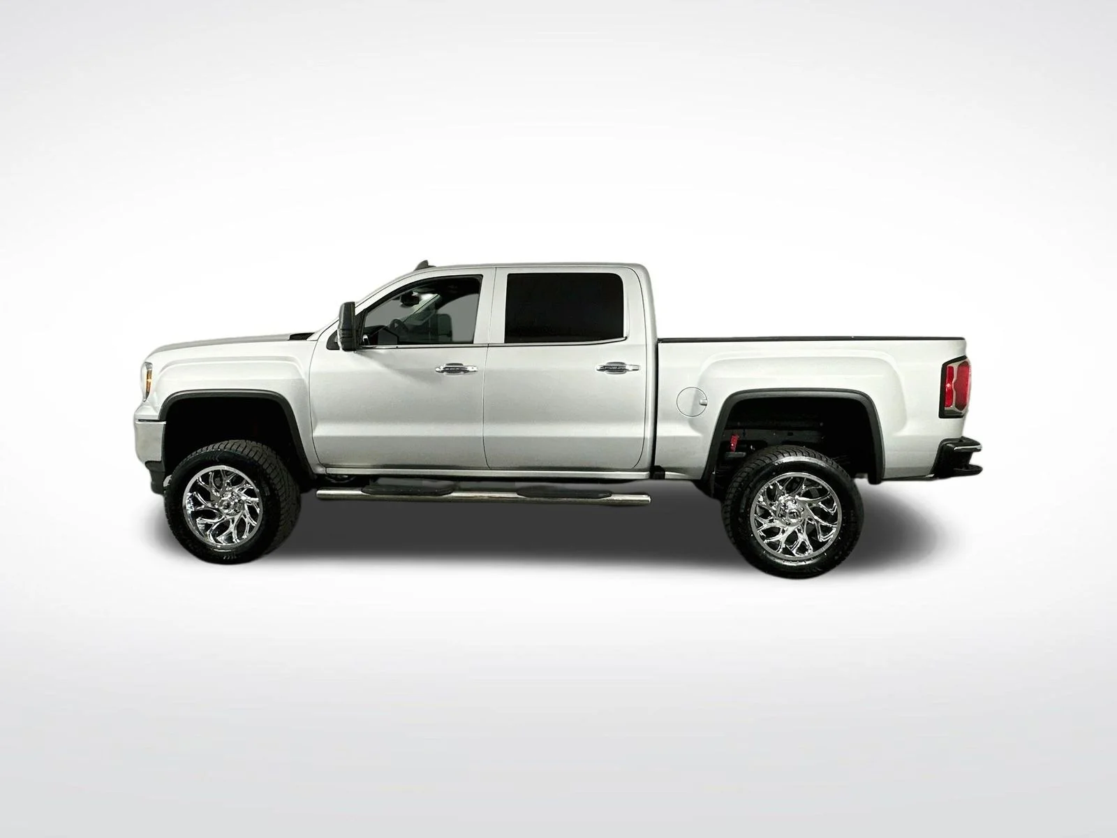 Used 2018 Quicksilver Metallic GMC SLT image 5