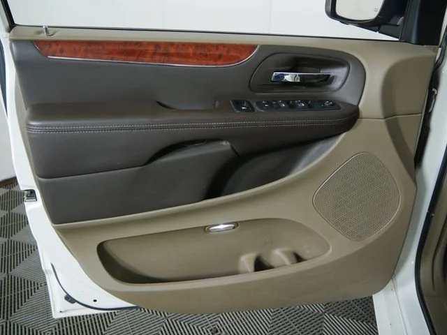 Used 2012 White Chrysler Touring image 18