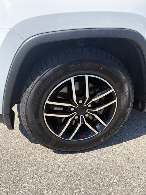 Used 2021 White Jeep Trailhawk image 10
