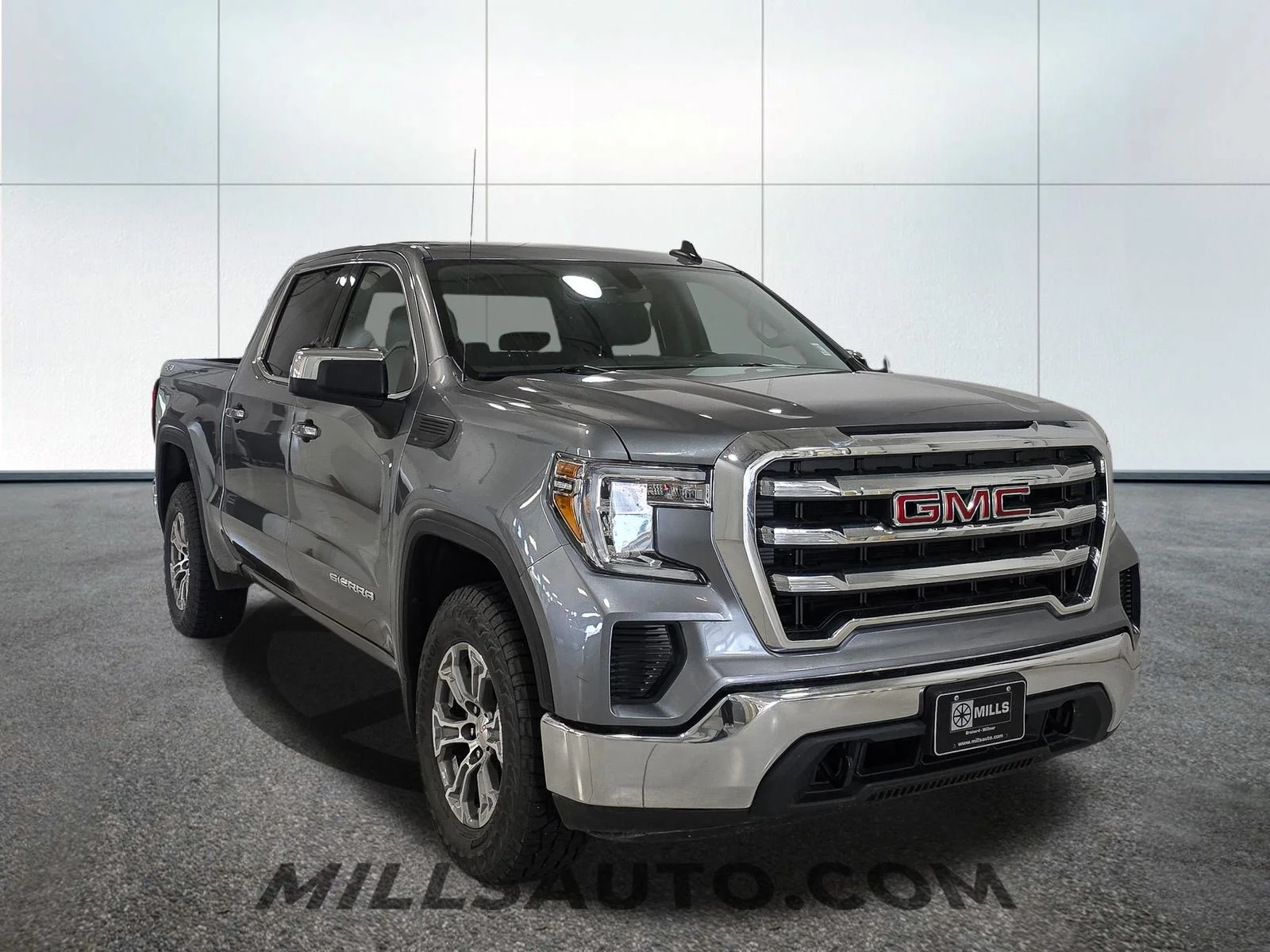 Used 2020 Gray GMC SLE image 11