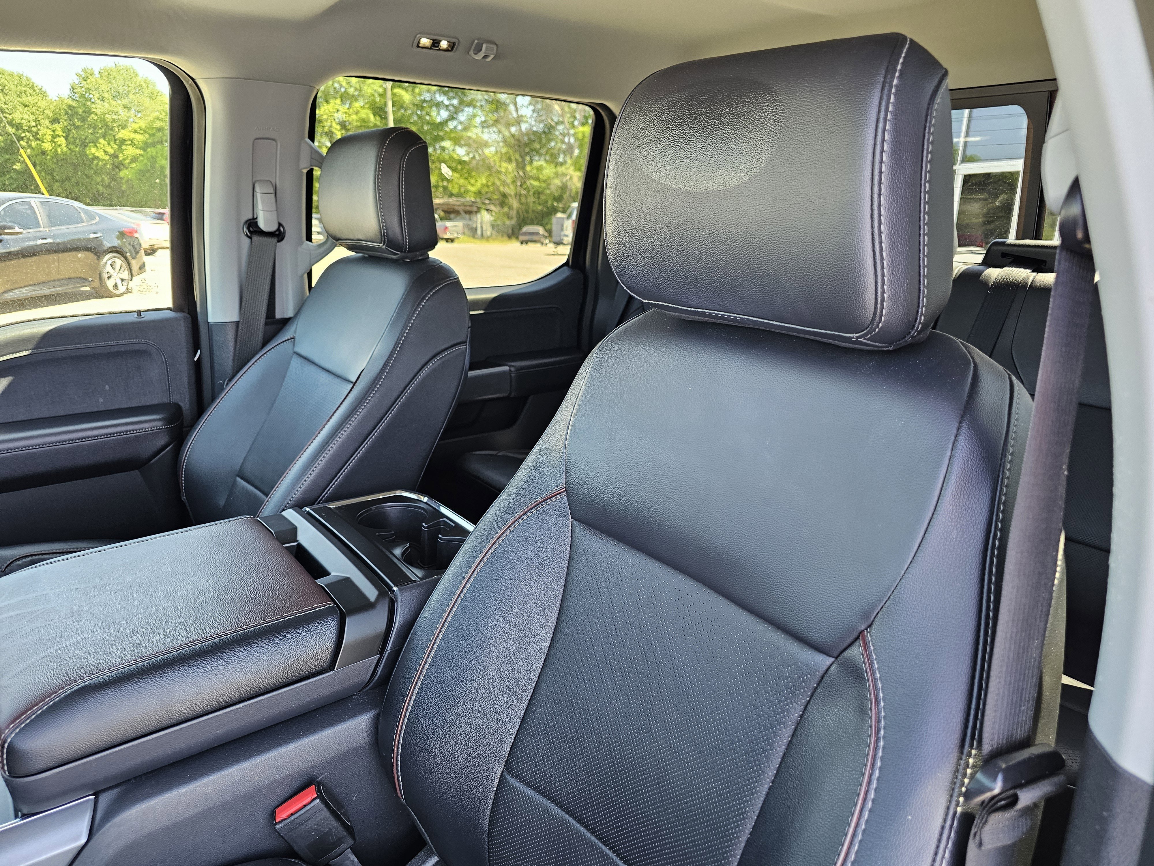 Used 2022 Agate Black Metallic Ford LARIAT image 18