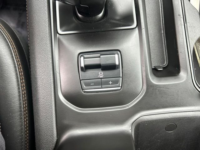 Used 2025 White GMC AT4 image 30