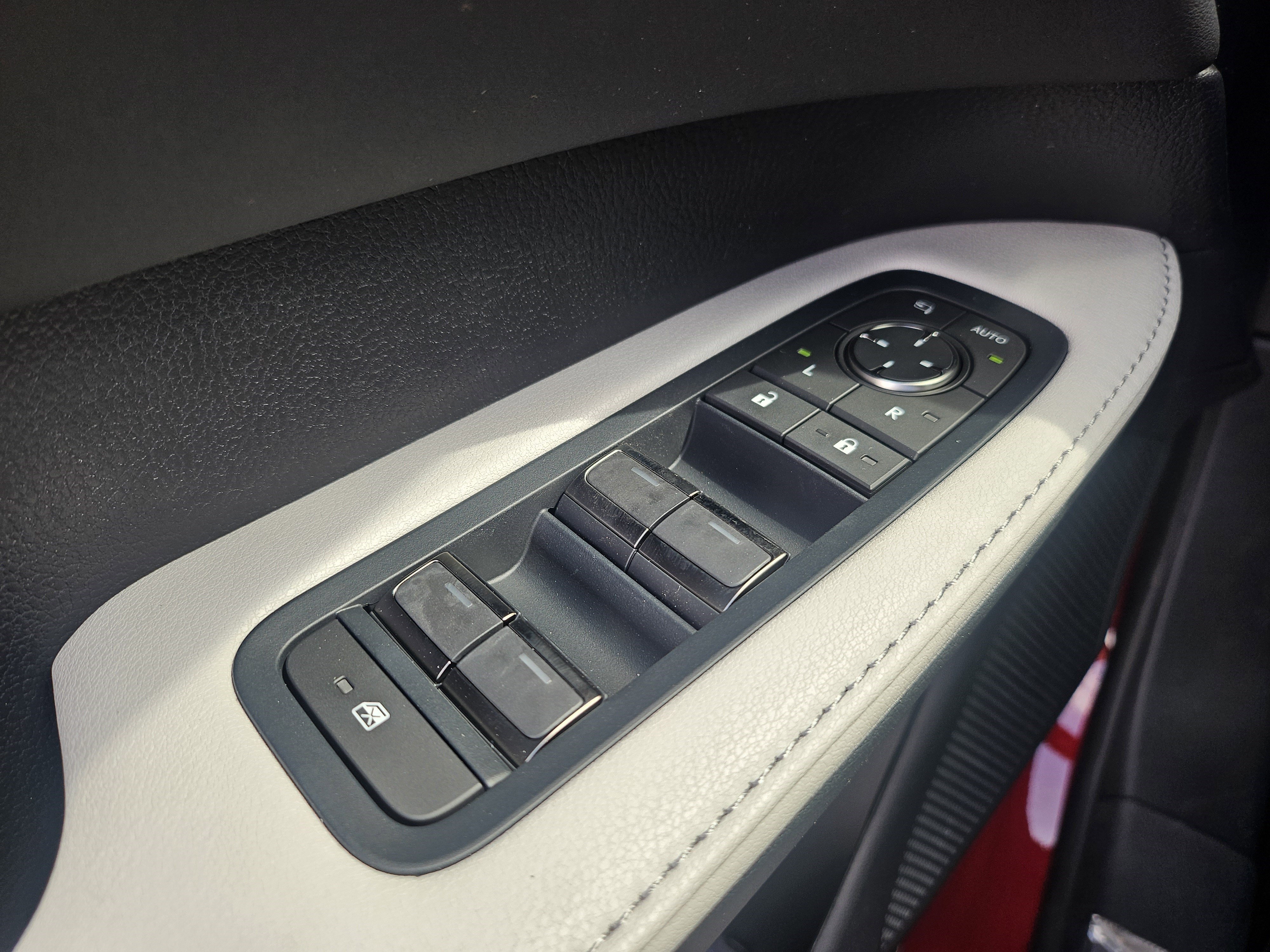 New 2026 Matador Red Mica Lexus PREMIUM image 15