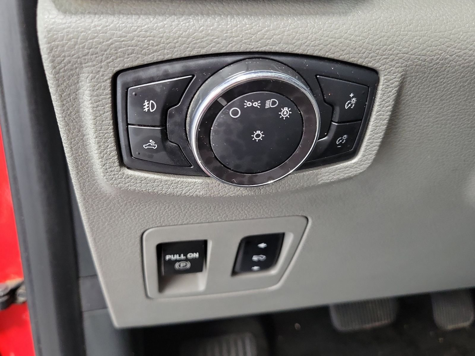 Used 2018 Black Ford XLT image 15
