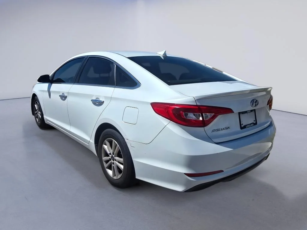 Used 2015 Quartz White Pearl Hyundai 2.4L SE image 3