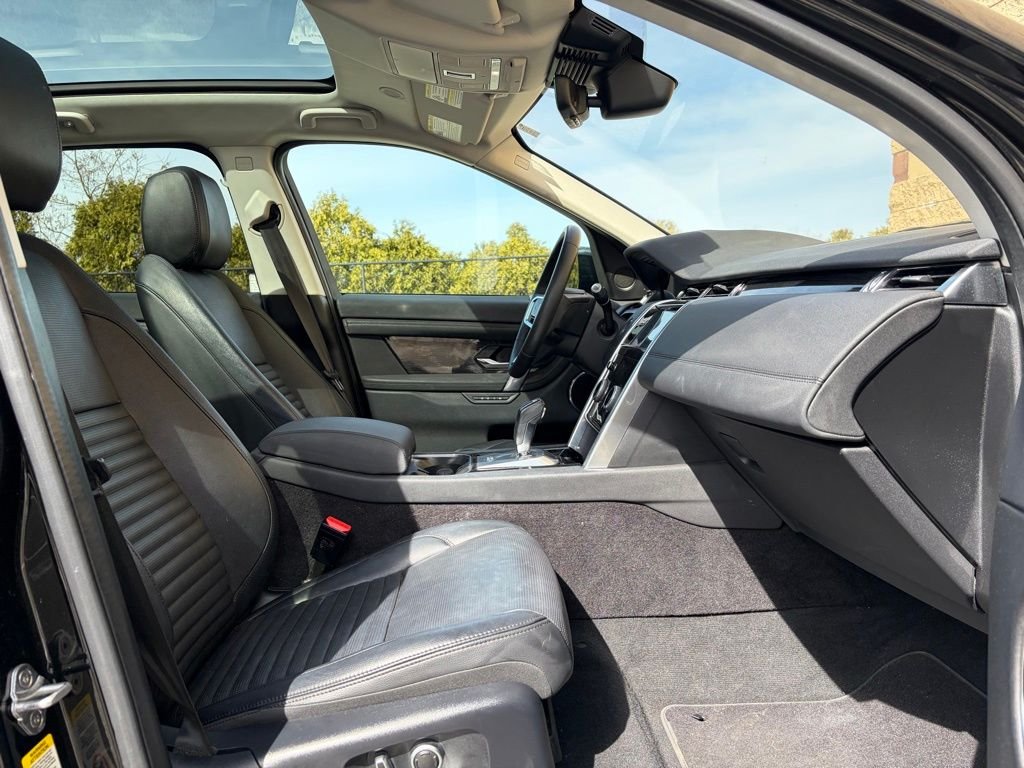 Used 2021 Black Land Rover SE image 18
