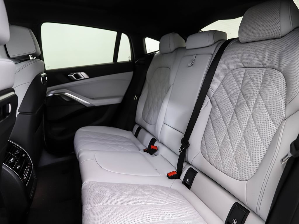 Used 2026 White Metallic BMW xDrive40i image 23