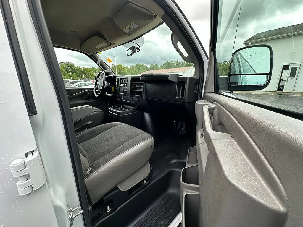 Used 2025 Summit White GMC Work Van image 28