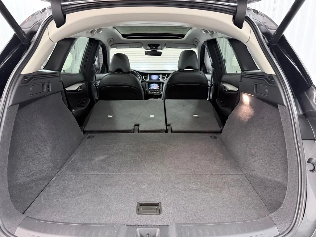 Used 2023 Gray INFINITI LUXE image 33