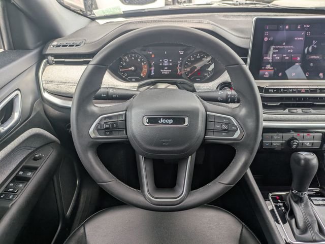 Used 2023 Gray Jeep Latitude image 30