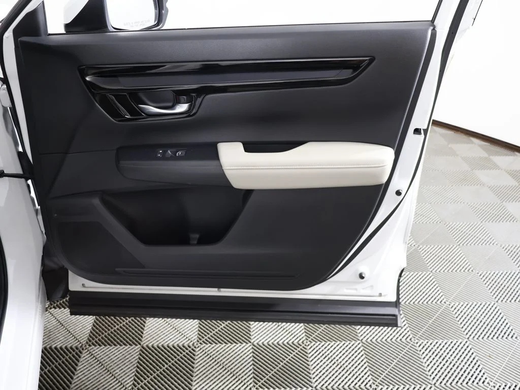 Used 2024 Platinum White Pearl Honda EX-L image 24