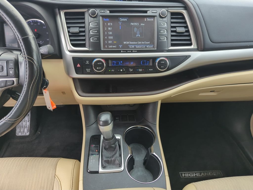 Used 2017 White Toyota LE Plus image 24